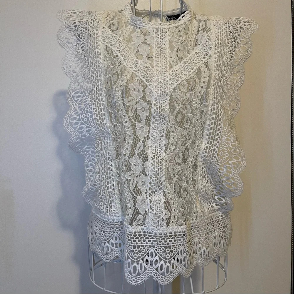 Zara eyelet lace Crocker rushed feminine sleeveless top sheer cream size XS